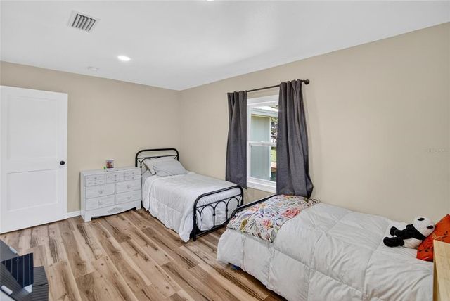 1120 WALKER ROAD, Lakeland, FL 33810