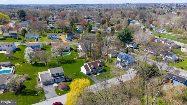 142 HOSTETTER LN, Lancaster, PA 17602