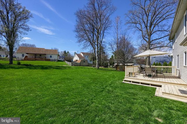 142 HOSTETTER LN, Lancaster, PA 17602