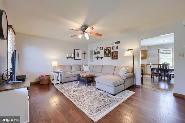 142 HOSTETTER LN, Lancaster, PA 17602