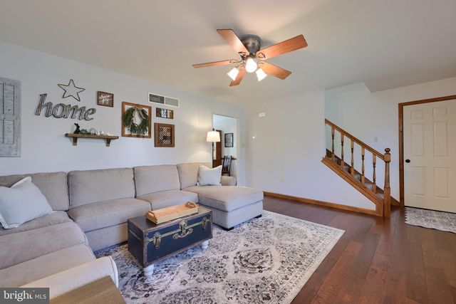 142 HOSTETTER LN, Lancaster, PA 17602