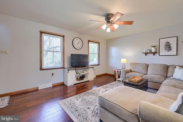 142 HOSTETTER LN, Lancaster, PA 17602