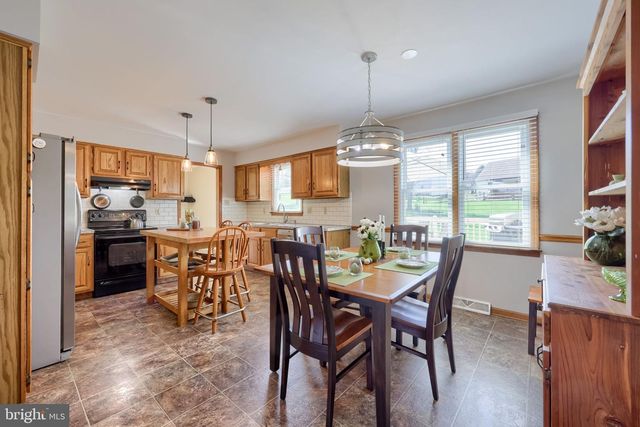 142 HOSTETTER LN, Lancaster, PA 17602