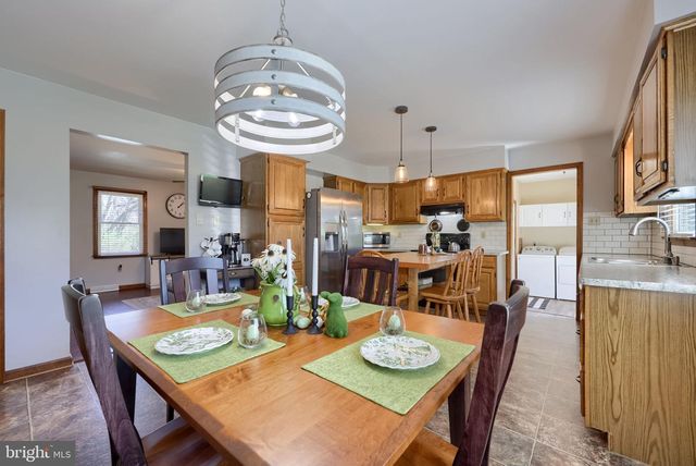 142 HOSTETTER LN, Lancaster, PA 17602