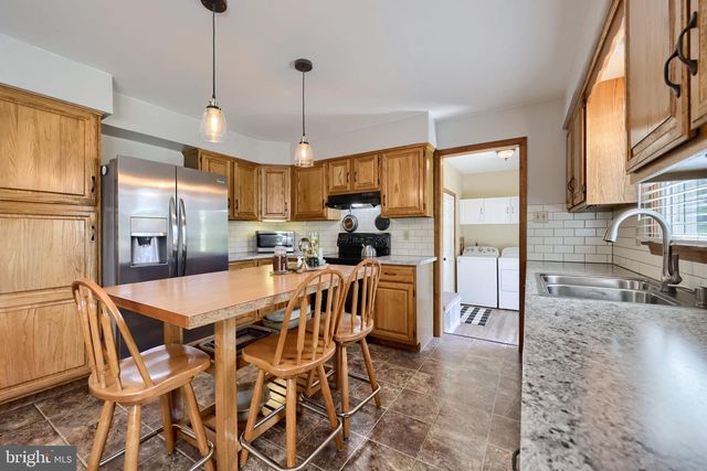 142 HOSTETTER LN, Lancaster, PA 17602