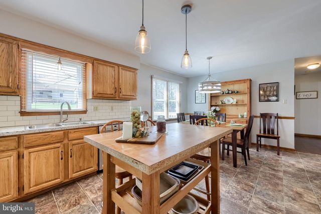 142 HOSTETTER LN, Lancaster, PA 17602