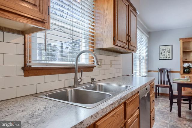 142 HOSTETTER LN, Lancaster, PA 17602