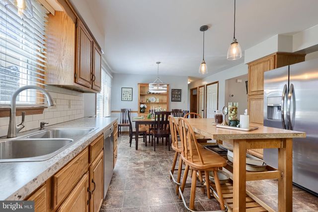 142 HOSTETTER LN, Lancaster, PA 17602