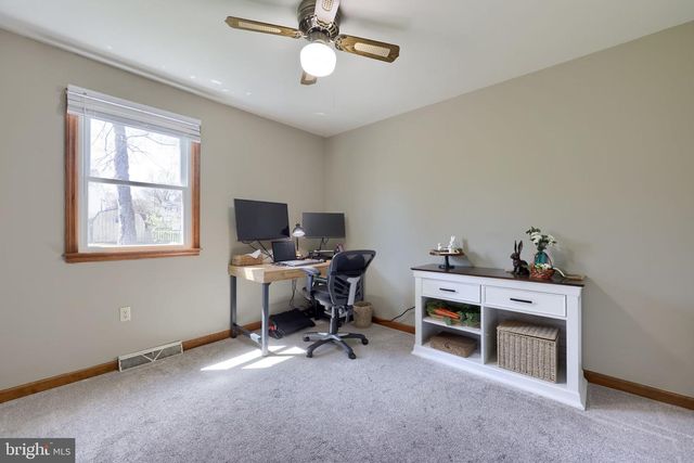 142 HOSTETTER LN, Lancaster, PA 17602