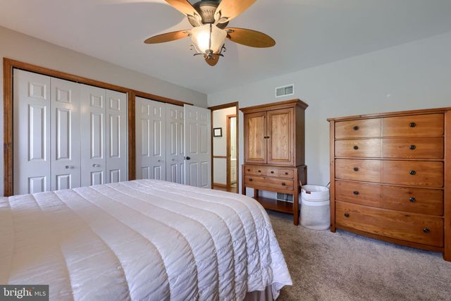 142 HOSTETTER LN, Lancaster, PA 17602