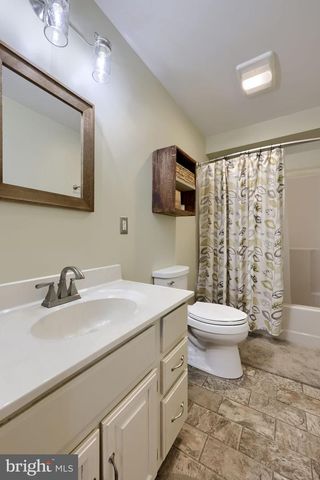 142 HOSTETTER LN, Lancaster, PA 17602