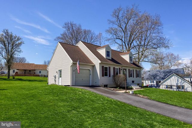 142 HOSTETTER LN, Lancaster, PA 17602