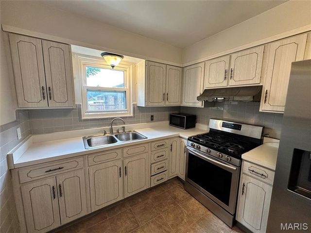 3951 E Dallas Court, Unincorporated, MO 63125