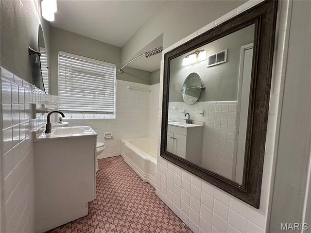 3951 E Dallas Court, Unincorporated, MO 63125