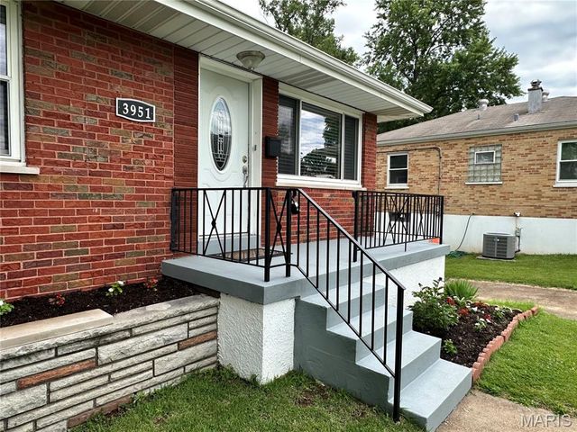 3951 E Dallas Court, Unincorporated, MO 63125