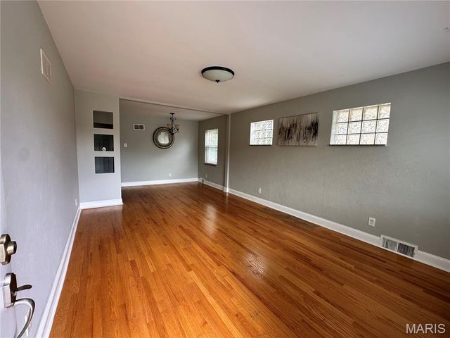 3951 E Dallas Court, Unincorporated, MO 63125
