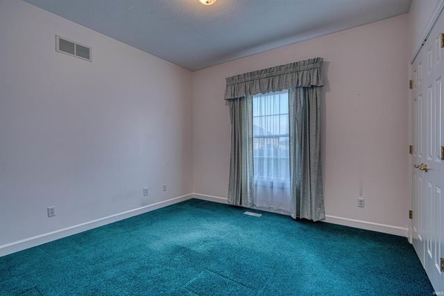 2733 Blue Lake Court, Newburgh, IN 47630