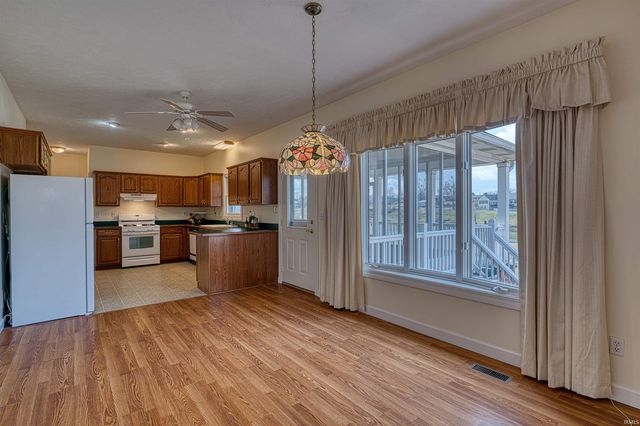 2733 Blue Lake Court, Newburgh, IN 47630