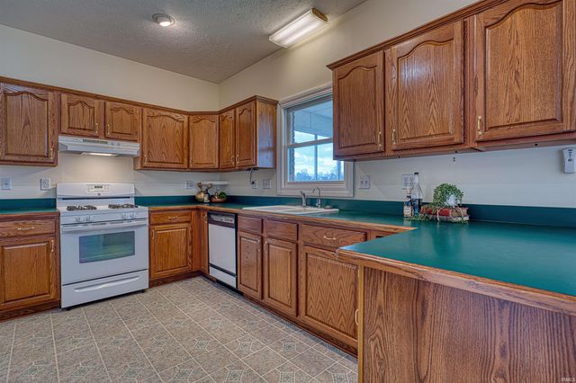 2733 Blue Lake Court, Newburgh, IN 47630