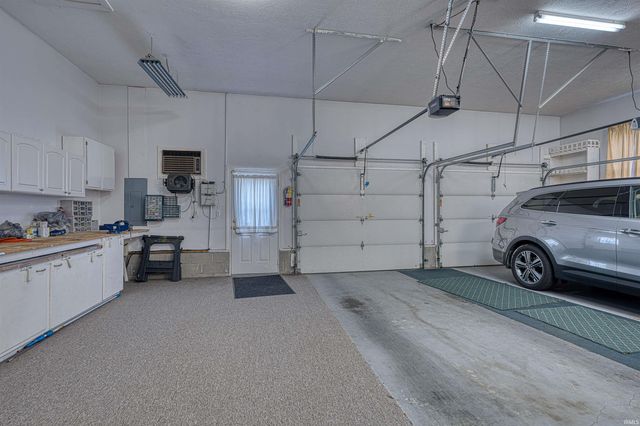 2733 Blue Lake Court, Newburgh, IN 47630