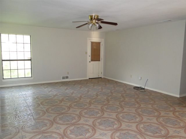 724 N Elm Street, Lancaster, TX 75146