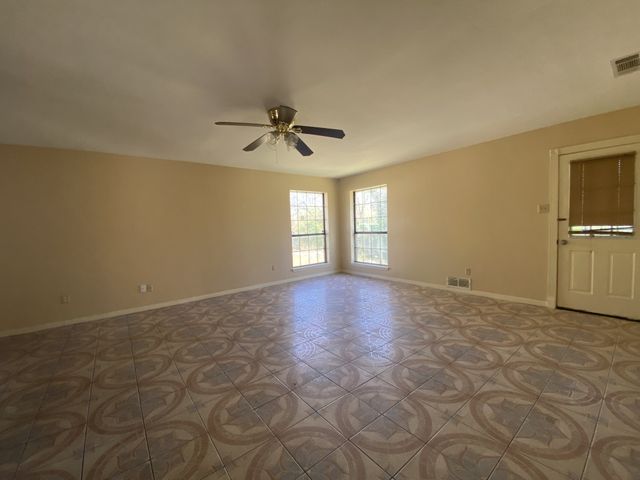 724 N Elm Street, Lancaster, TX 75146