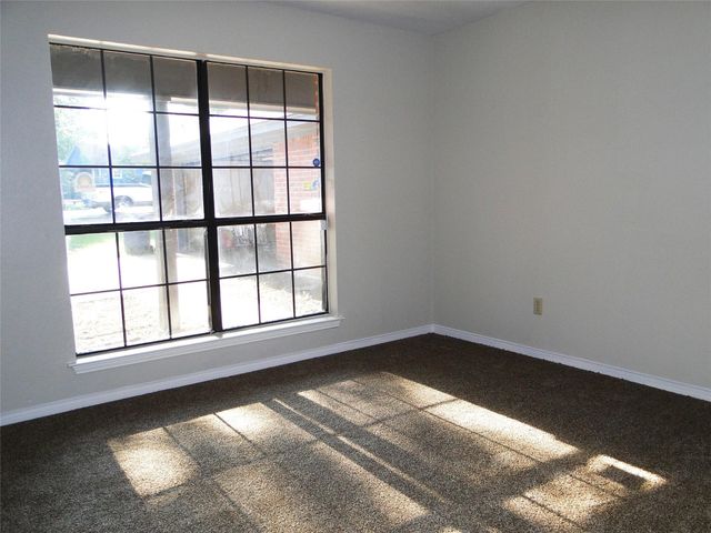 724 N Elm Street, Lancaster, TX 75146