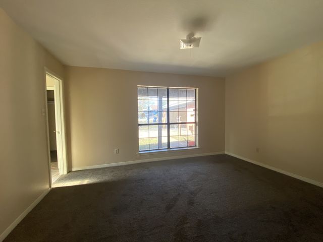 724 N Elm Street, Lancaster, TX 75146