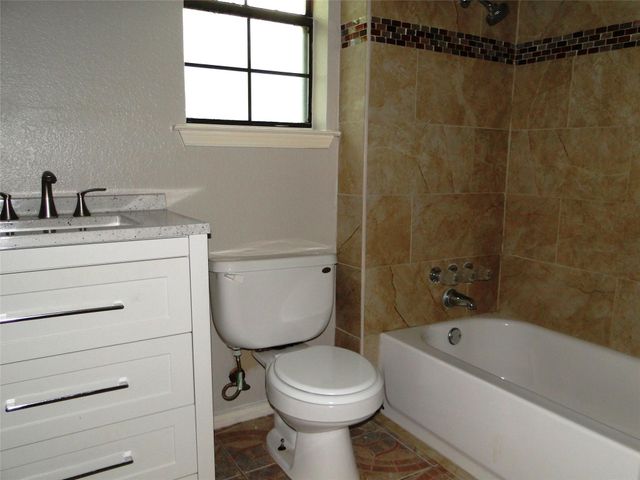 724 N Elm Street, Lancaster, TX 75146