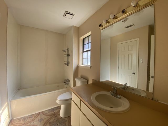 724 N Elm Street, Lancaster, TX 75146