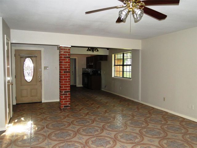 724 N Elm Street, Lancaster, TX 75146