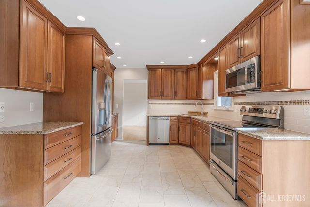 128 Hazelwood Avenue, Middlesex, NJ 08846