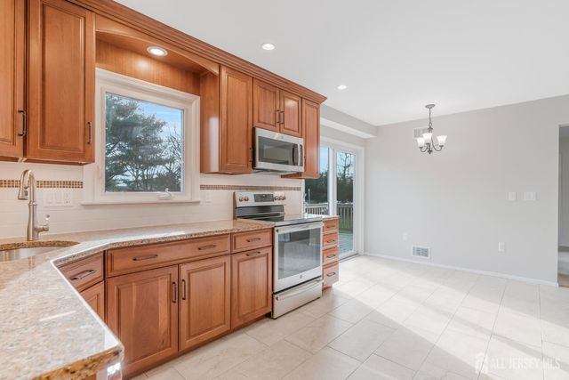 128 Hazelwood Avenue, Middlesex, NJ 08846