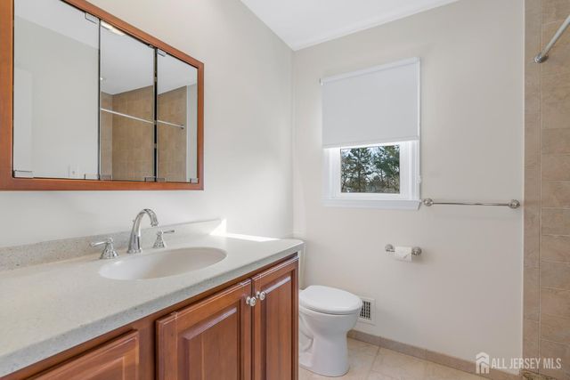 128 Hazelwood Avenue, Middlesex, NJ 08846