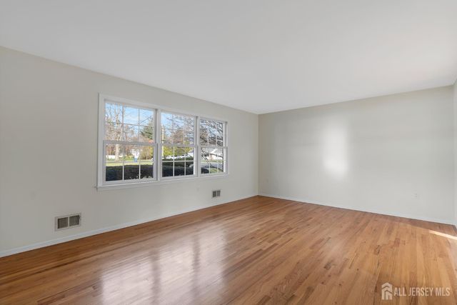 128 Hazelwood Avenue, Middlesex, NJ 08846