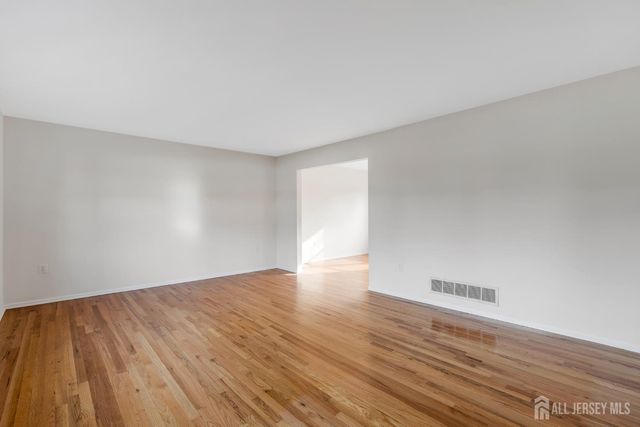 128 Hazelwood Avenue, Middlesex, NJ 08846