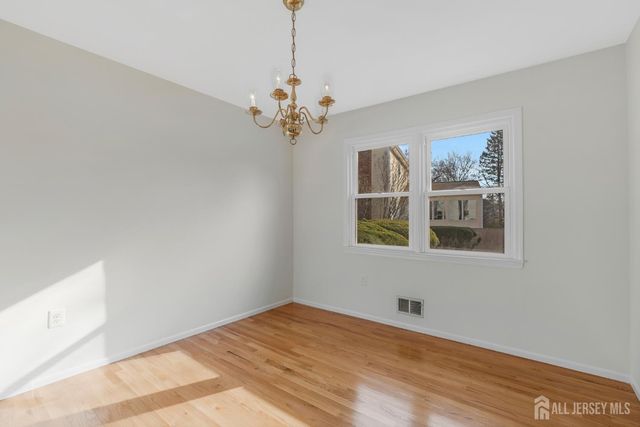 128 Hazelwood Avenue, Middlesex, NJ 08846