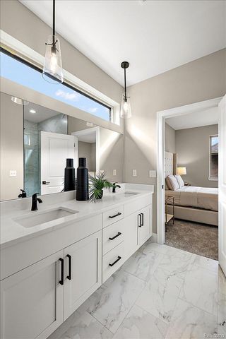 56667 Via Bellano 32, Macomb Township, MI 48042