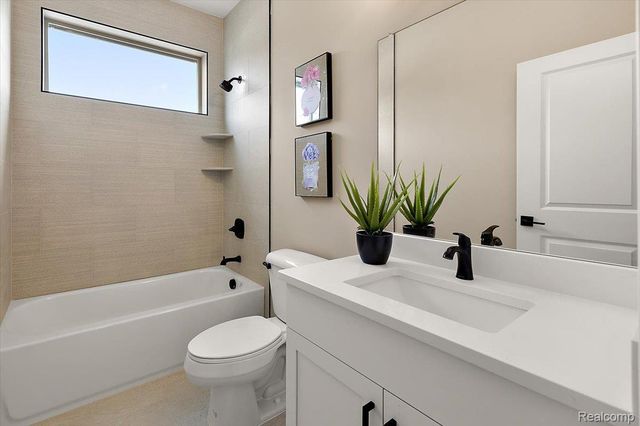 56667 Via Bellano 32, Macomb Township, MI 48042