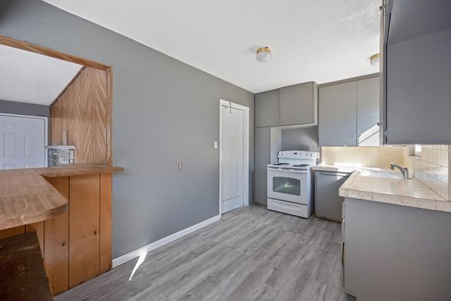 4921 71st St, Sacramento, CA 95820