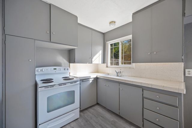 4921 71st St, Sacramento, CA 95820