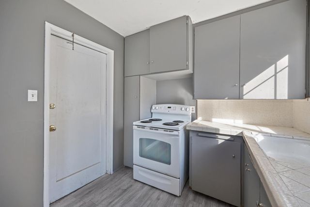 4921 71st St, Sacramento, CA 95820