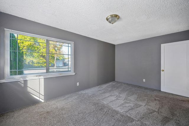 4921 71st St, Sacramento, CA 95820