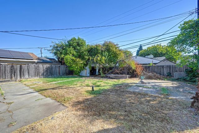 4921 71st St, Sacramento, CA 95820