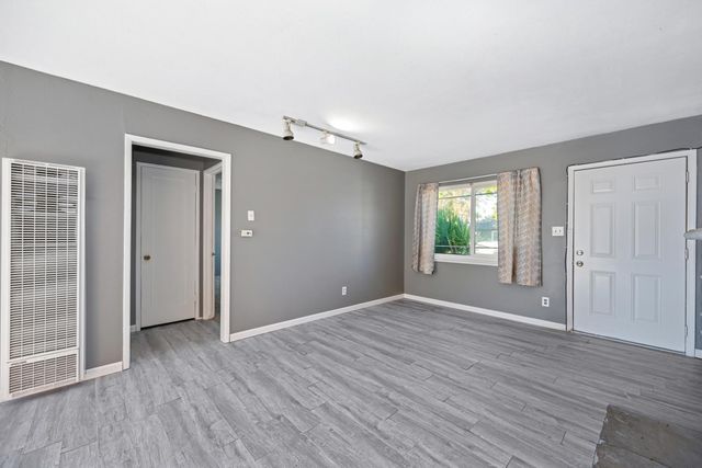 4921 71st St, Sacramento, CA 95820