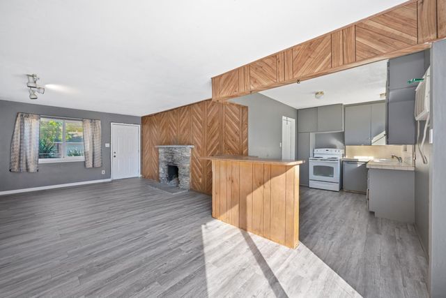 4921 71st St, Sacramento, CA 95820
