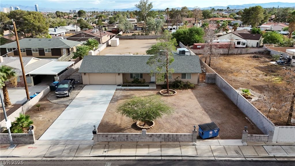 5855 West Oakey Boulevard, Las Vegas, NV 89146 — photo 2