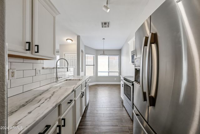 2075 S PEPPERTREE Drive, Gilbert, AZ 85295