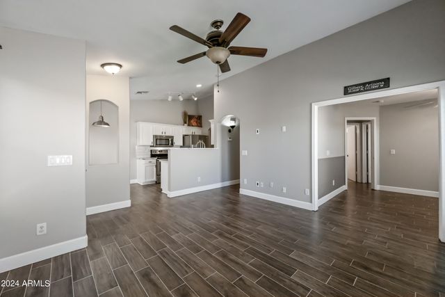 2075 S PEPPERTREE Drive, Gilbert, AZ 85295