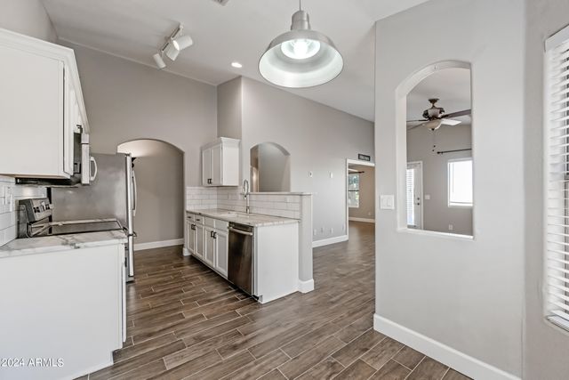 2075 S PEPPERTREE Drive, Gilbert, AZ 85295